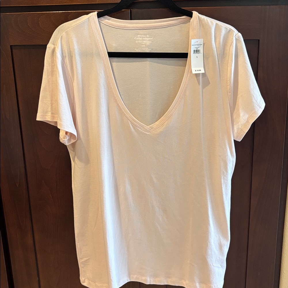 3 Banana Republic Women's V-Neck Tops - Black and Cream - Picture 6 of 8